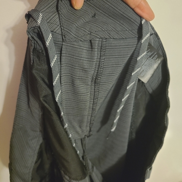 Hang Ten | Men's Gray and Black Striped Hiking or Athleisure Shorts (Size 40) - Picture 7 of 13
